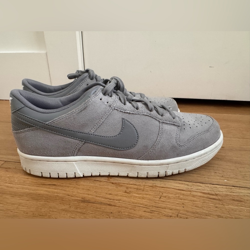 Nike Men's Classic‎ Suede Gray Sneakers